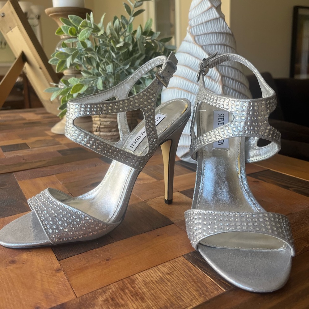 Steve Madden Silver Heels